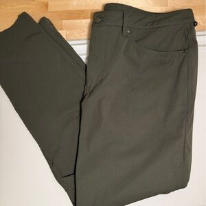 Lululemon ABC Slim Pant *shorter. W33” L28”